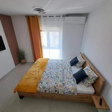 아파트 Center New 300 Meters From The Sea 포레치
